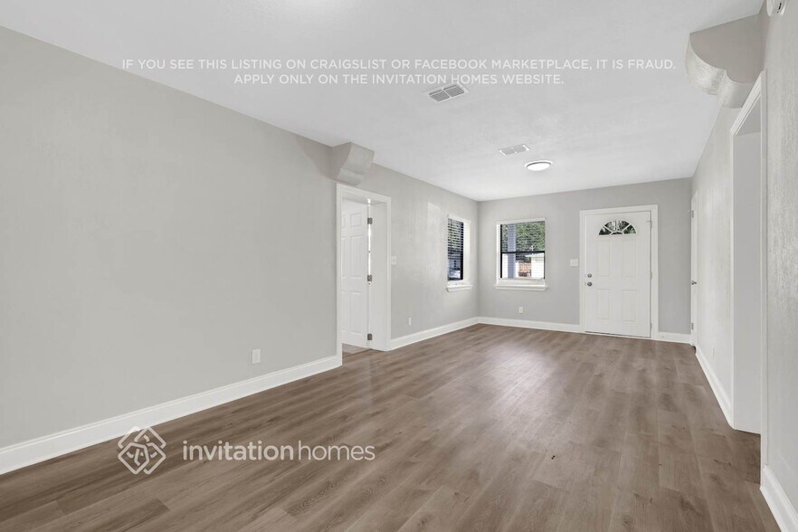 Building Photo - 5750 Cedar Forest Dr N