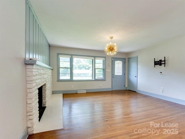 Building Photo - 3921 Sheffield Dr