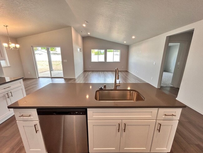 Building Photo - Stunning 3 Bed, 2 Bath Rancher in Spokane ...