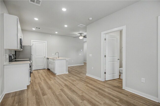 Building Photo - 401 S 29th St
