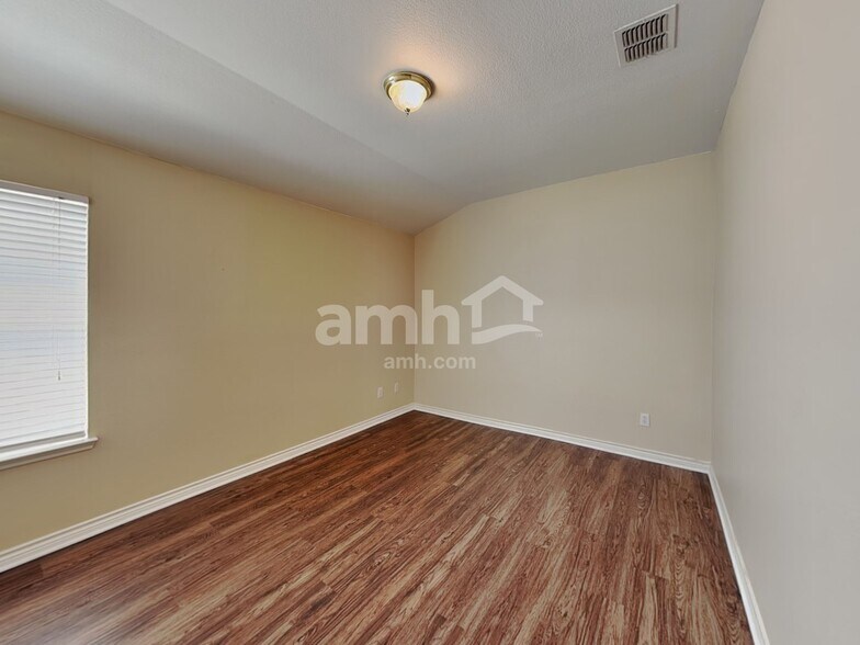 Building Photo - 820 Bee Creek Ln