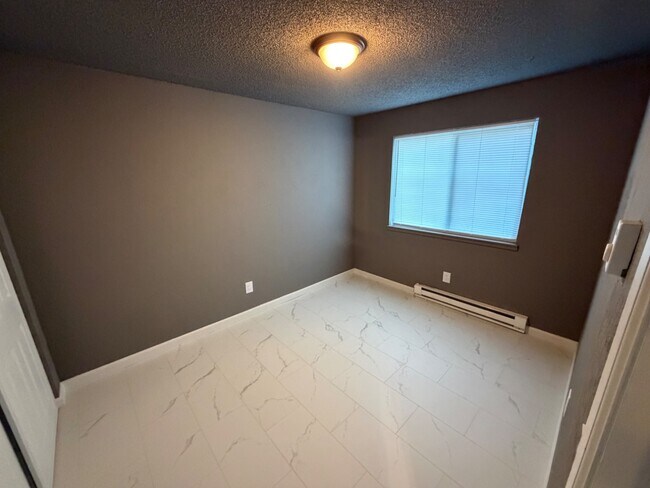 Building Photo - 15 N Sheppard Pl
