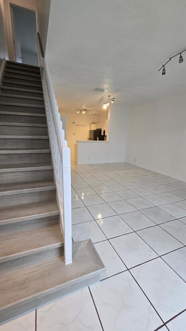 Building Photo - 2213 Salerno Cir