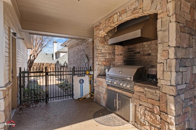 Building Photo - 3815 Holly Ridge Dr