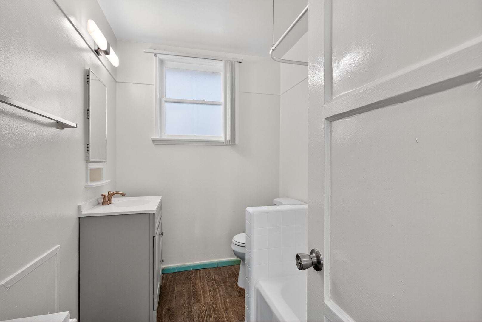 Building Photo - 4141-4147 S Bronson Avenue