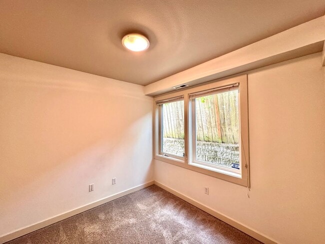 Building Photo - Convenient Northgate 3B Townhome
