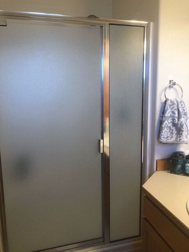 Building Photo - Fully Furnished Lakefront Condo!! 6 Month Lease Available!