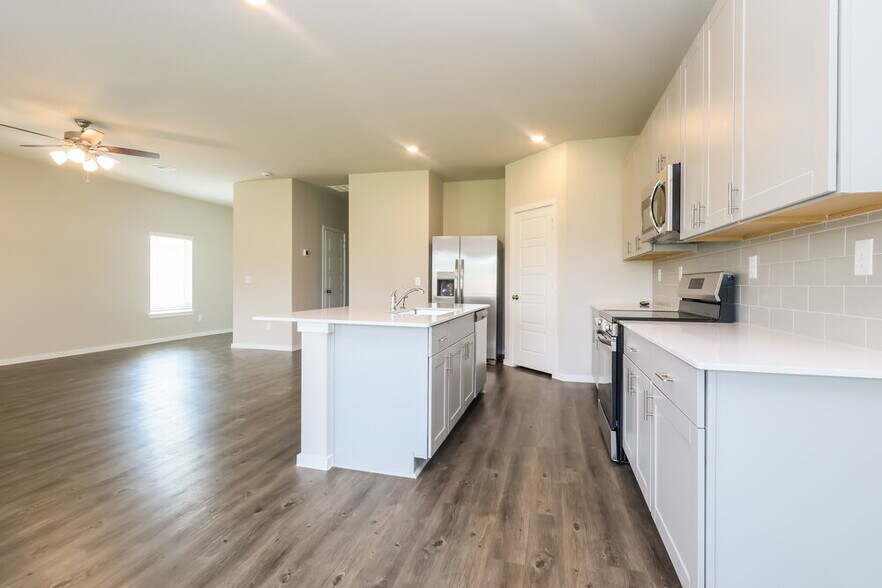 Building Photo - 530 Dalloway St