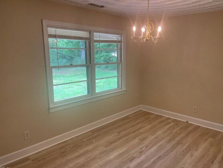 Building Photo - 229 Bridgeview Cir
