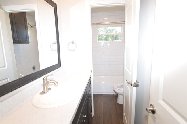 Building Photo - 10002 Neuens Rd