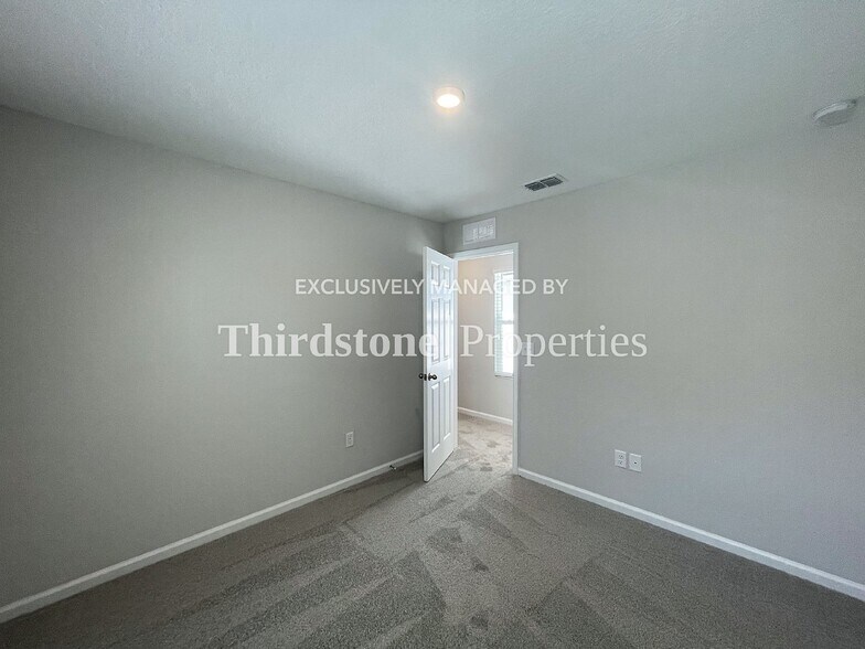 Building Photo - 1309 Pangola Dr