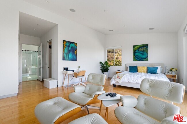 Building Photo - 28405 Via Acero