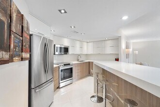 Building Photo - 600 Parkview Dr