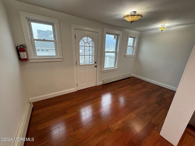 Building Photo - 503 Forman Ave