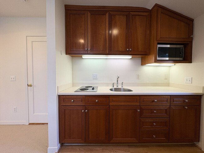 Building Photo - Beautiful Palo Alto Home with In-Law Suite, Central AC & Heated Pool