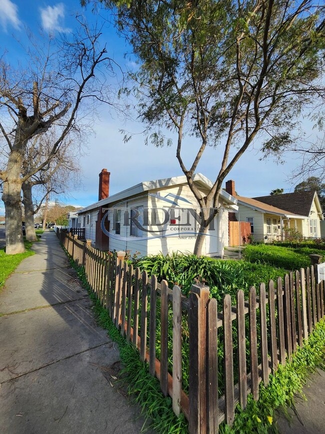 Building Photo - 3 bedroom, 2 bath house
