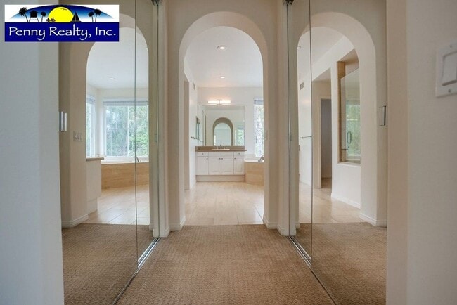 Building Photo - Stunning 4 Bedroom 3.5 Bath Home in the Co...