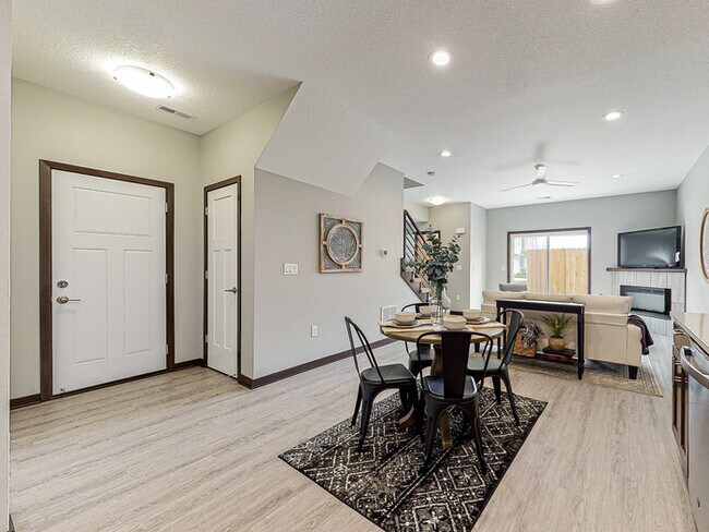Building Photo - Stratford Crossing Townhomes