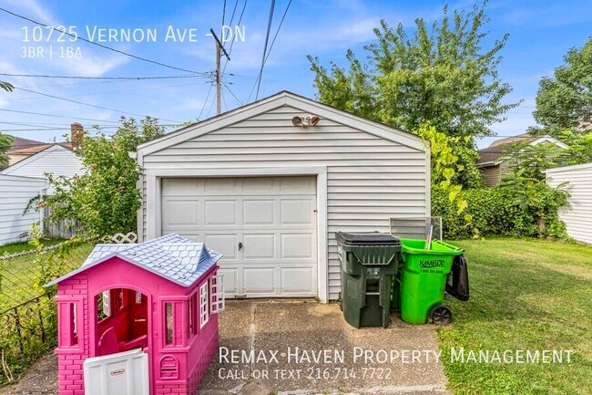Building Photo - 10725 Vernon Ave