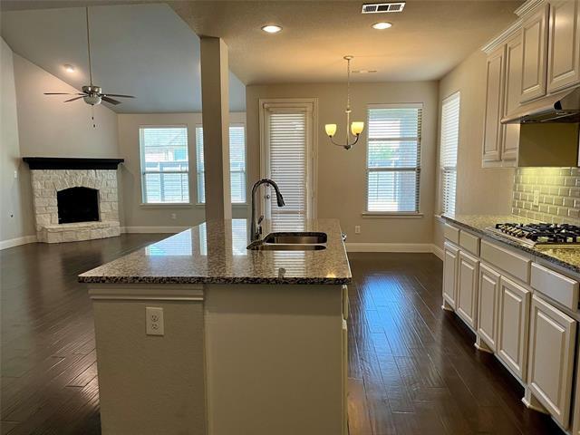 Building Photo - 713 Field Crossing