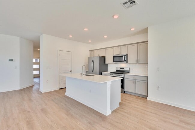 Building Photo - 13920 Lubeck Dr