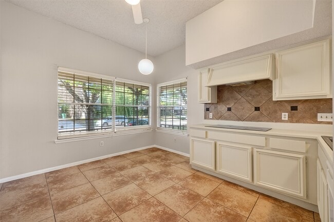 Building Photo - 11415 Chariot Dr