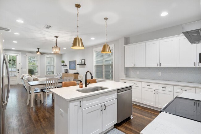 Building Photo - 3 Bedroom Inglewood Home