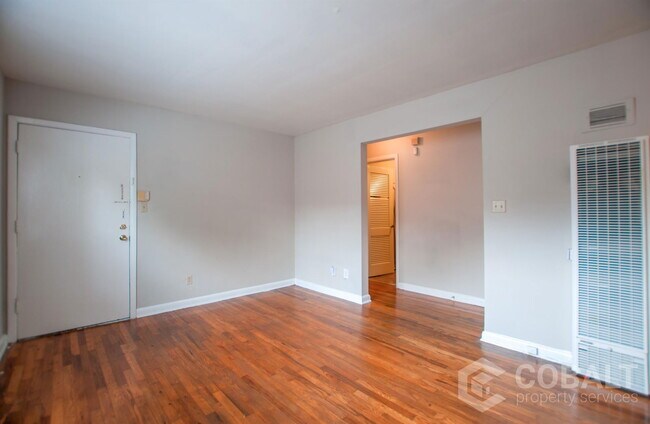 Building Photo - 896 Greenwood Ave NE