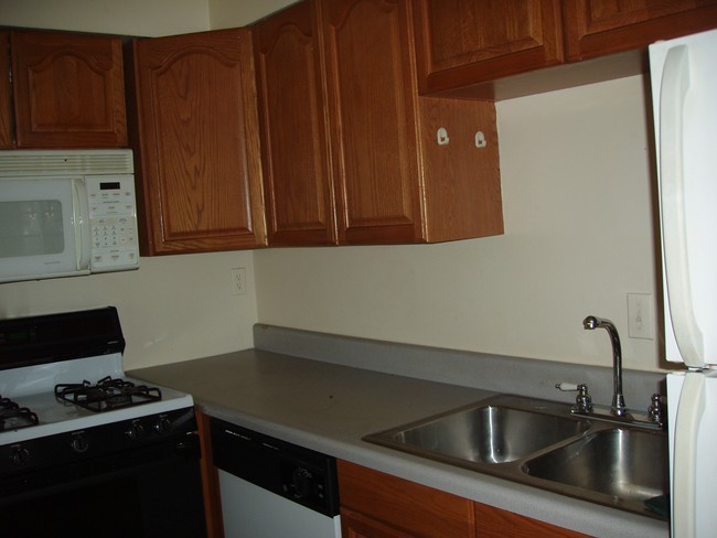 Kitchen - Vinton Avenue Apartments