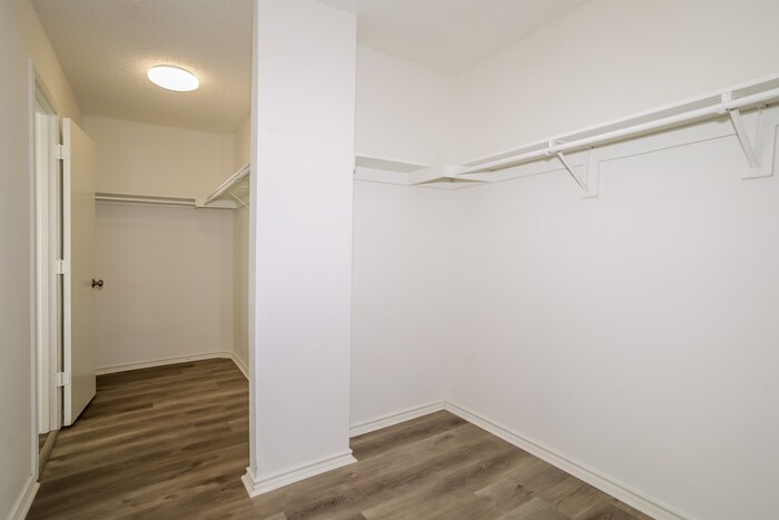 Building Photo - 324 Ellicott Dr