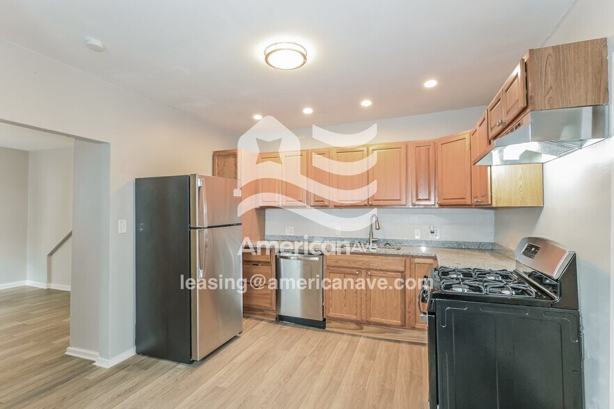 Building Photo - 814 Wachtel Ave