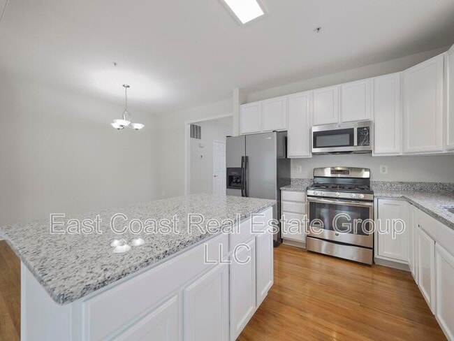 Building Photo - 6100 Newport Terrace