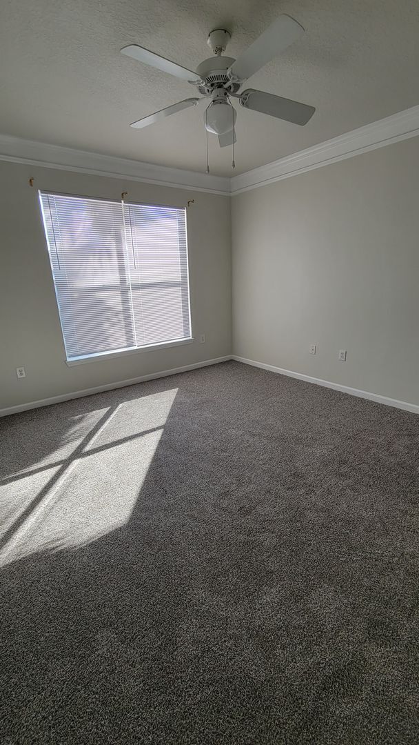 Building Photo - The Villas Condominiums  2/2 AVAILALBE NOW!