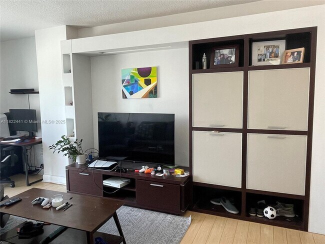 Building Photo - 50 Menores Ave