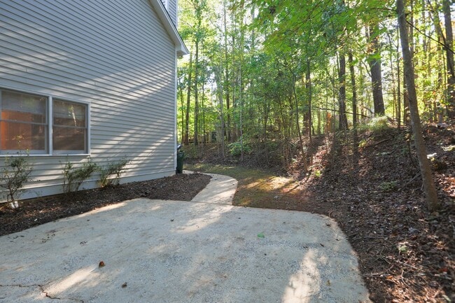 Building Photo - Available early July! Adorable 2 bed, 2.5 ...