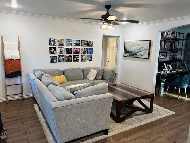 Building Photo - 221 Hyta St