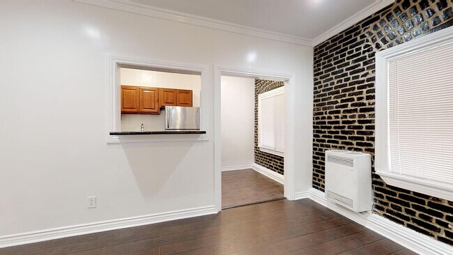 Building Photo - 738 S New Hampshire Ave