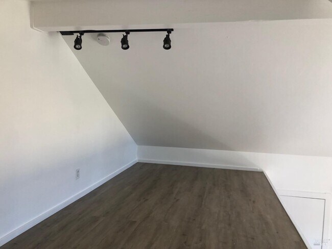 Building Photo - 334 Ridgway Ave