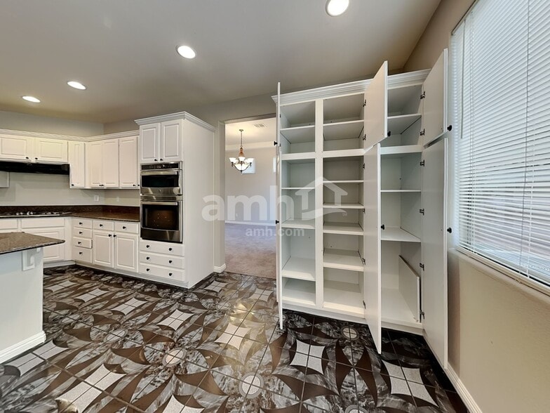 Building Photo - 9028 W Wolf Dancer Ave