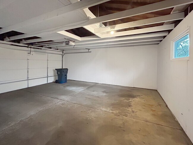 Building Photo - Stunning views. Serene atmosphere. Superb Edina. 3 Large Bedrooms (All on Upper Floor)!