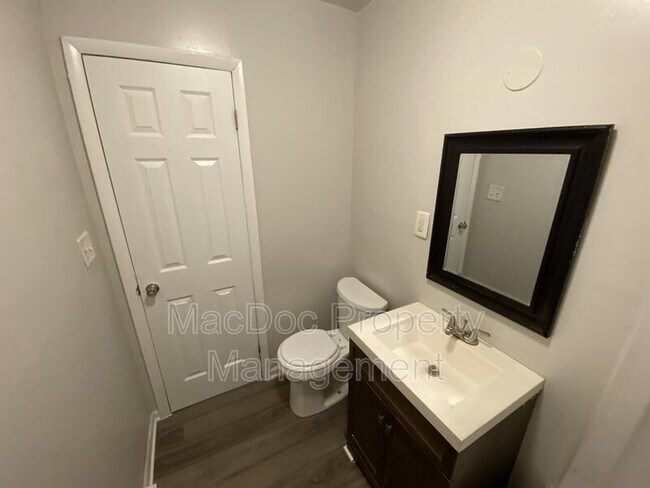 Building Photo - 114-116 Loch Lane Drive Apt 8