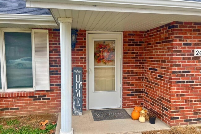 Building Photo - 2402 Garden Dr