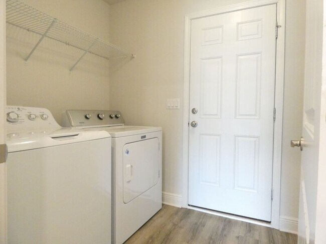 Building Photo - 4117 Hazelhurst Dr