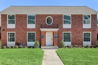 Building Photo - 2419 Shakespeare St