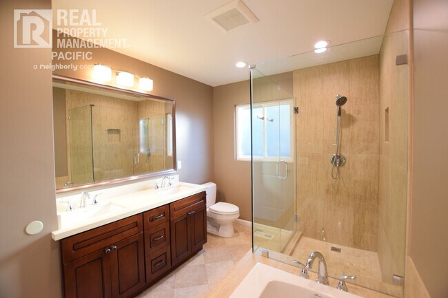 Building Photo - 3-Bedroom Retreat with Expansive Backyard ...