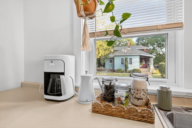 Building Photo - 1389 Mt Pleasant Rd