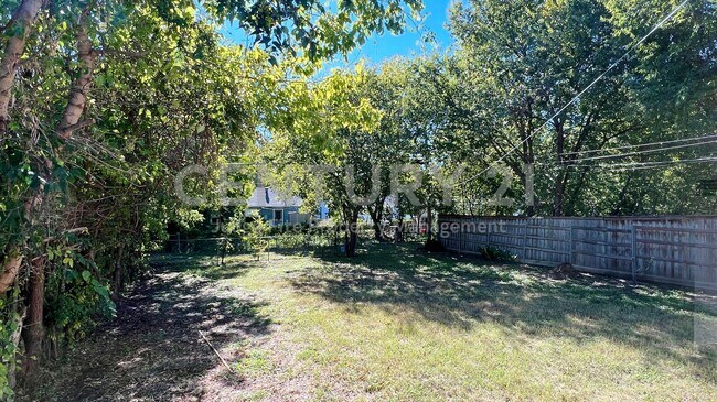 Building Photo - Charming 2/1 in Fort Worth For Rent!