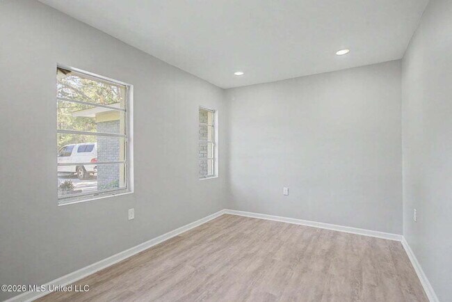 Building Photo - 3 bed close to D'Iberville!