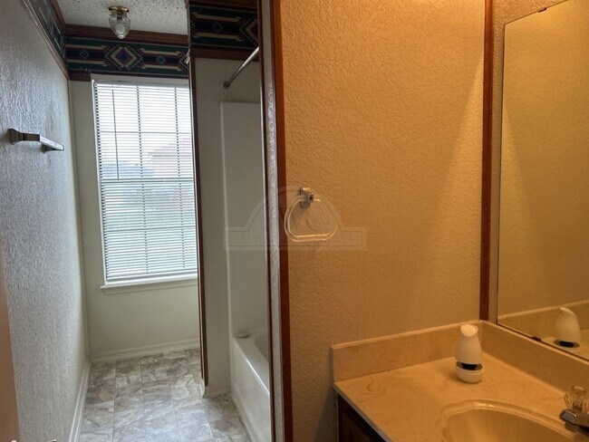 Building Photo - 2607 Schulze Dr