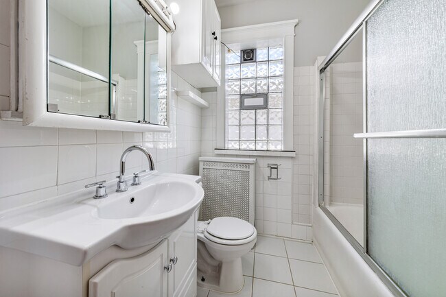 Building Photo - 5306 W Roscoe St